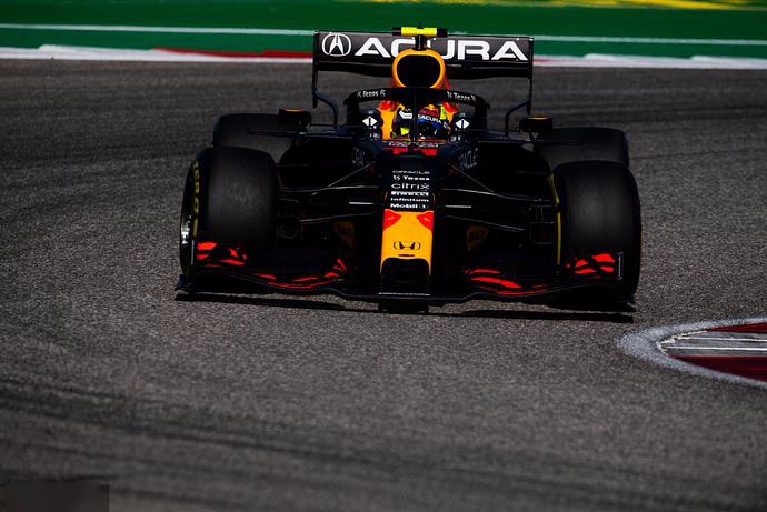 阿斯顿马丁完胜哈斯车队，拉塞尔统治全场