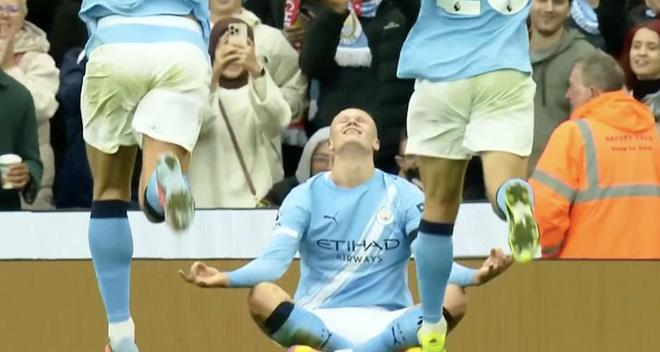 那不勒斯翻盘曼联，哈兰德点燃赛场