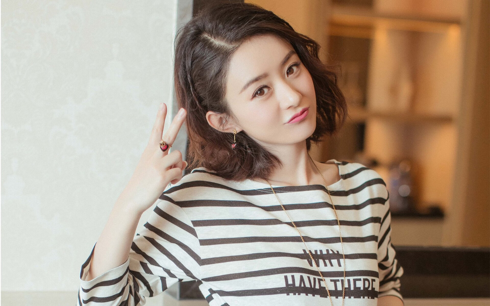 鹰翼横扫蜂群，切特·霍姆格伦于聚光灯下雕刻里程碑